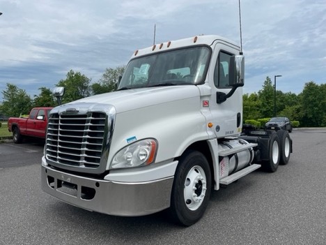 2019 Freightliner CASCADIA Tandem Axle Daycab #4874