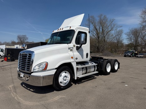 2020-freightliner-cas125-dc-tandem-axle-daycab #5186