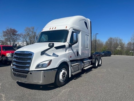2022 Freightliner CA126SLP Tandem Axle Sleeper #5265