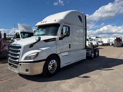 2020-freightliner-cascadia-126-tandem-axle-sleeper #5534