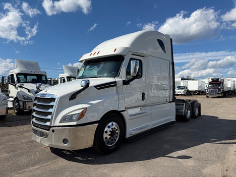 2020-freightliner-cascadia-126-tandem-axle-sleeper #5535