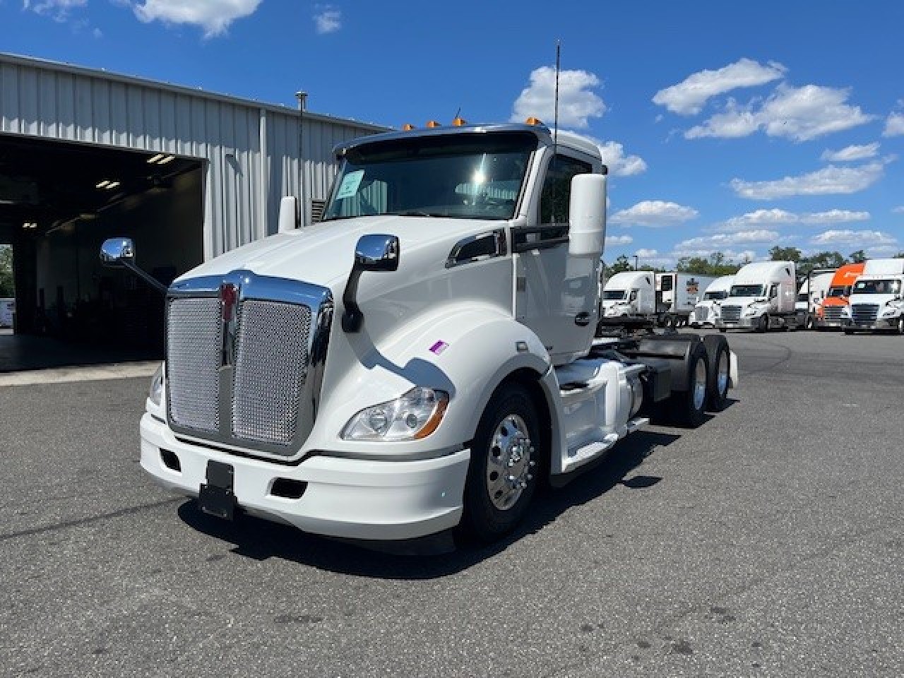 2022 Kenworth T680 Tandem Axle Daycab #2 2022 Kenworth T680 Tandem Axle Daycab #2