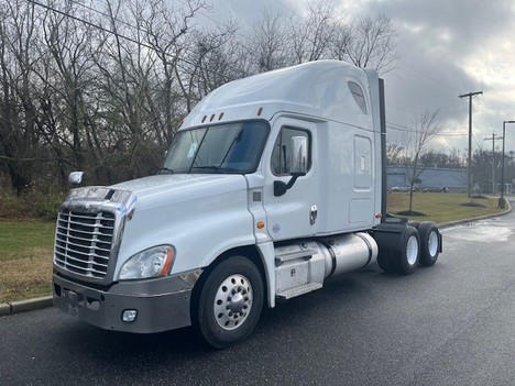 2020-freightliner-ca125slp-tandem-axle-sleeper #5579