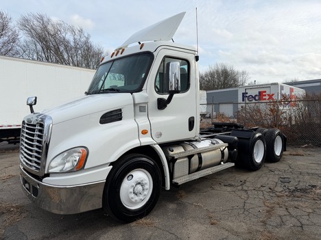 2020 Freightliner CAS113 Tandem Axle Daycab #5610