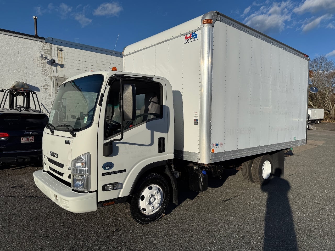 2017 Isuzu NPR Box Van Truck #2 2017 Isuzu NPR Box Van Truck #2