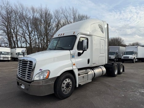 2020 Freightliner CA125SLP Tandem Axle Sleeper #5707 2020 Freightliner CA125SLP Tandem Axle Sleeper #5707
