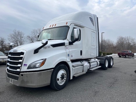 2022 Freightliner CA126SLP Tandem Axle Sleeper #5751