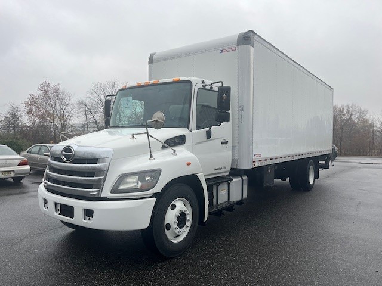 2018 Hino 338 Box Van Truck #2 2018 Hino 338 Box Van Truck #2