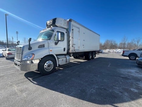 2019 Freightliner CASCADIA Box Van Truck #5782 2019 Freightliner CASCADIA Box Van Truck #5782