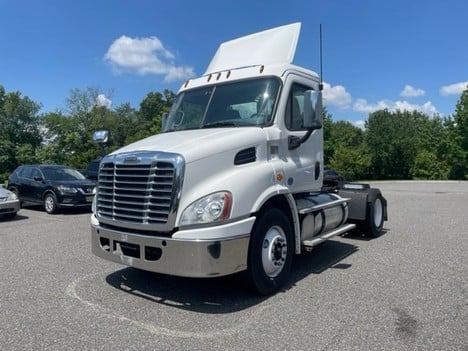 2019 Freightliner CASCADIA Single Axle Daycab #5821 2019 Freightliner CASCADIA Single Axle Daycab #5821