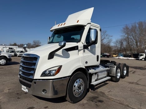 2020 Freightliner Cascadia Tandem Axle Daycab #5892 2020 Freightliner Cascadia Tandem Axle Daycab #5892