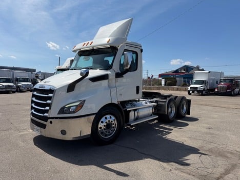 2020 Freightliner Cascadia Tandem Axle Daycab #5893