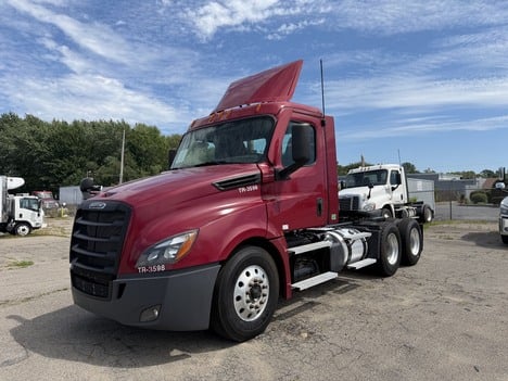2021 Freightliner CASCADIA Tandem Axle Daycab #5905 2021 Freightliner CASCADIA Tandem Axle Daycab #5905