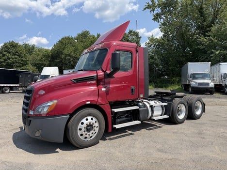 2021 Freightliner CASCADIA Tandem Axle Daycab #5910 2021 Freightliner CASCADIA Tandem Axle Daycab #5910
