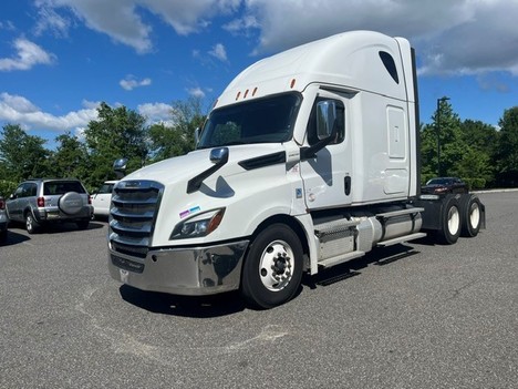 2022 Freightliner CA126SLP Tandem Axle Sleeper #5979