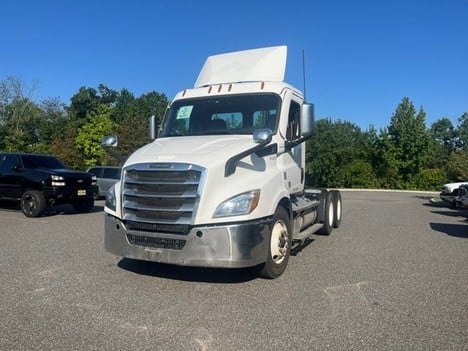 2021 Freightliner CA116TAC Tandem Axle Daycab #6021 2021 Freightliner CA116TAC Tandem Axle Daycab #6021
