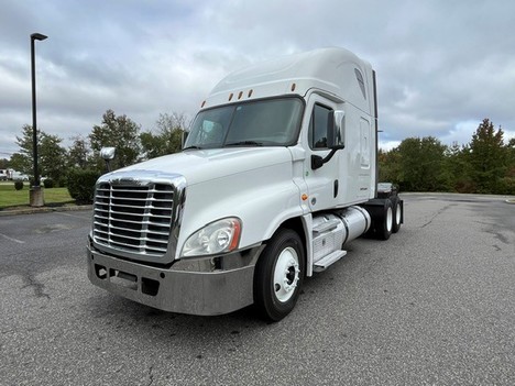 2020 Freightliner CA125SLP Tandem Axle Sleeper #6024