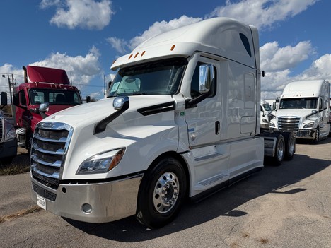 2021 Freightliner CASCADIA 126 Tandem Axle Sleeper #6042