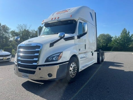 2020 Freightliner Cascadia 126 Tandem Axle Sleeper #6059 2020 Freightliner Cascadia 126 Tandem Axle Sleeper #6059