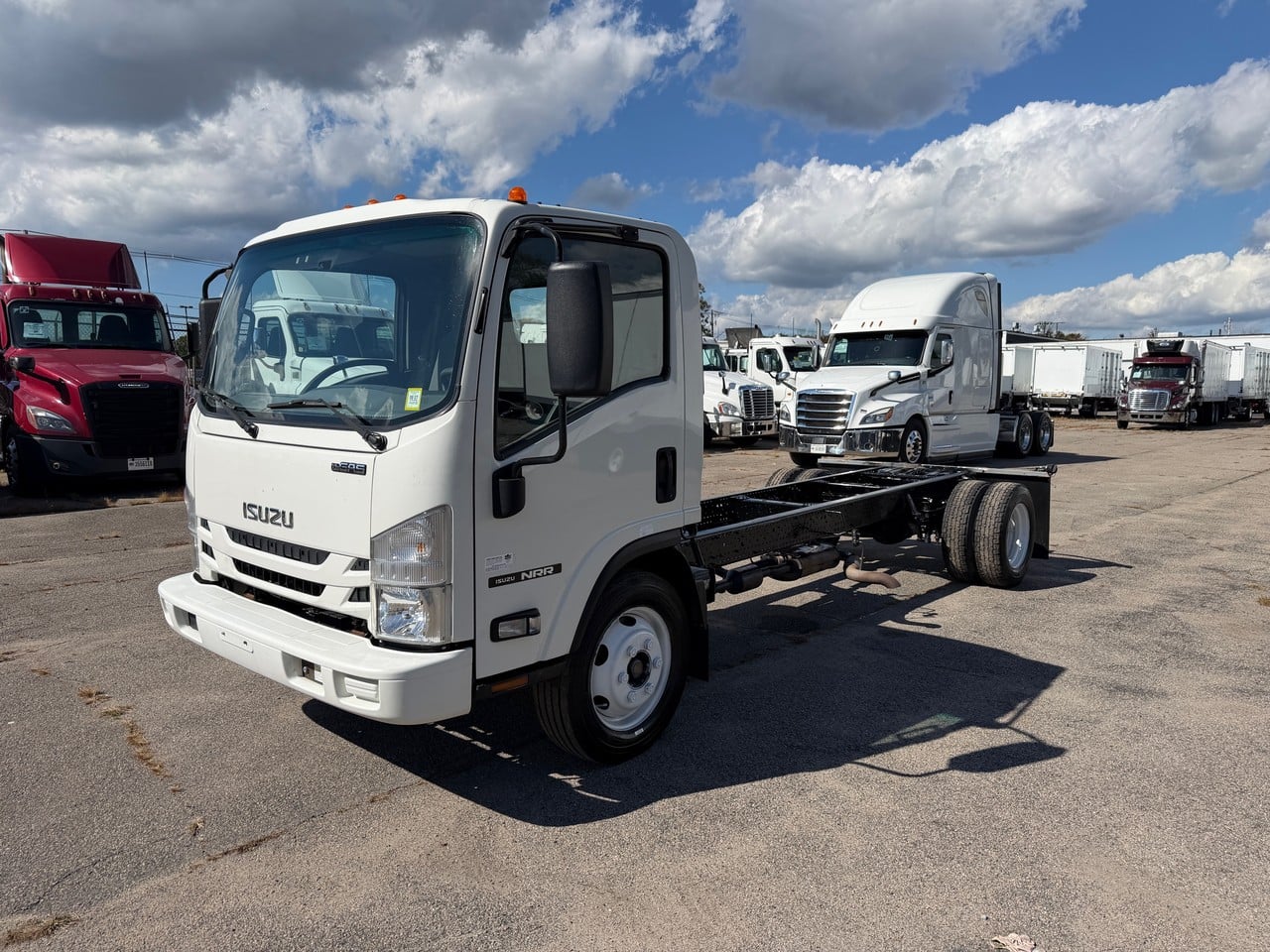 2022 Isuzu NPR Cab Chassis Truck #2 2022 Isuzu NPR Cab Chassis Truck #2