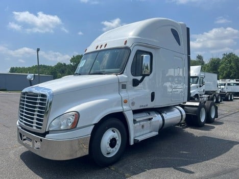 2020 Freightliner CA125SLP Tandem Axle Sleeper #6068 2020 Freightliner CA125SLP Tandem Axle Sleeper #6068