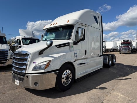 2021 Freightliner CASCADIA 126 Tandem Axle Sleeper #6117 2021 Freightliner CASCADIA 126 Tandem Axle Sleeper #6117