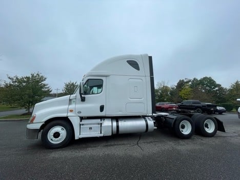 2020 Freightliner CA125SLP Tandem Axle Sleeper #6124 2020 Freightliner CA125SLP Tandem Axle Sleeper #6124