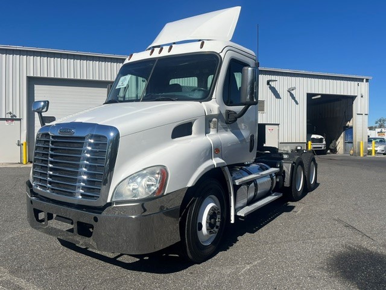 2019 Freightliner CASCADIA Tandem Axle Daycab #2 2019 Freightliner CASCADIA Tandem Axle Daycab #2