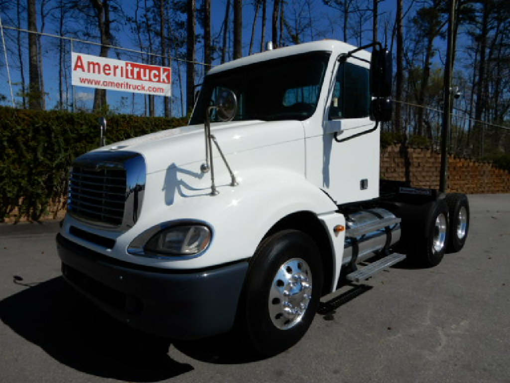2005 FREIGHTLINER COLUMBIA Daycab #1