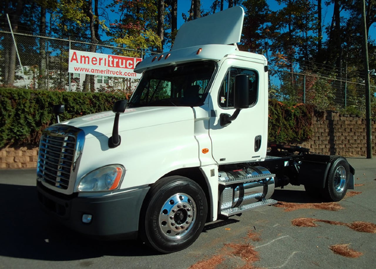 2012 FREIGHTLINER CASCADIA Daycab #1 2012 FREIGHTLINER CASCADIA Daycab #1