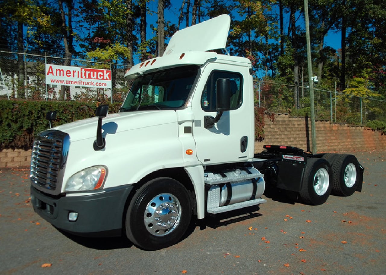 2012 FREIGHTLINER CASCADIA Daycab #1 2012 FREIGHTLINER CASCADIA Daycab #1