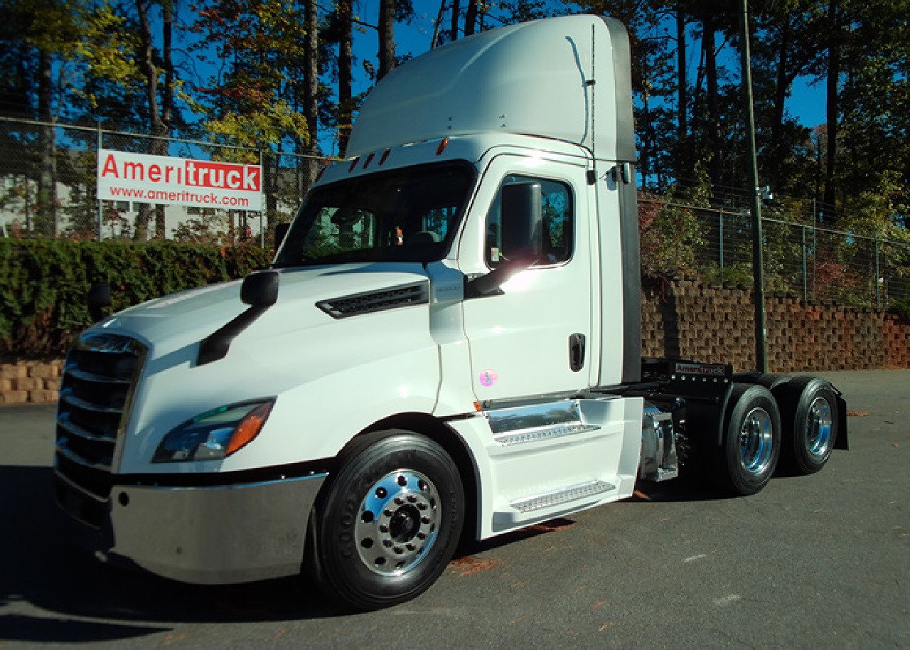2020 FREIGHTLINER CASCADIA Daycab #1 2020 FREIGHTLINER CASCADIA Daycab #1