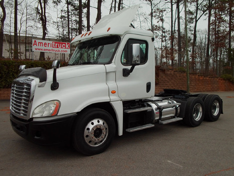 2013 FREIGHTLINER CASCADIA Daycab #4042