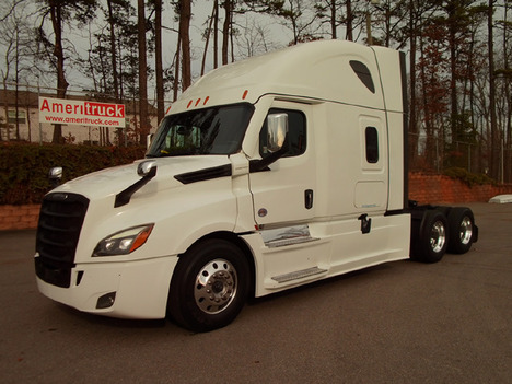 2023 FREIGHTLINER CASCADIA Sleeper #4045