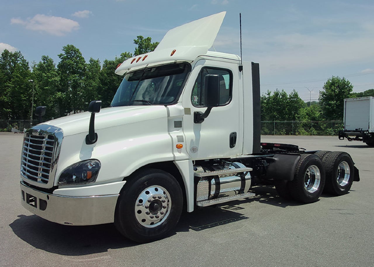2019 FREIGHTLINER CASCADIA Daycab #1 2019 FREIGHTLINER CASCADIA Daycab #1
