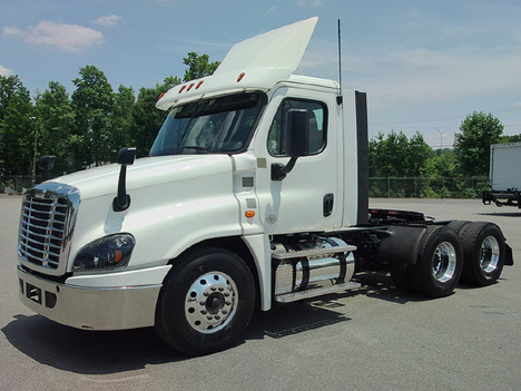 2019 FREIGHTLINER CASCADIA Daycab #4101