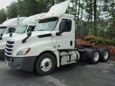 2019 FREIGHTLINER CASCADIA Daycab #4102