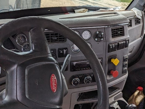 USED 2017 PETERBILT 579 T/A TAG AXLE DAYCAB TRUCK #13314-7 USED 2017 PETERBILT 579 T/A TAG AXLE DAYCAB TRUCK #13314-7