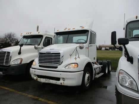 2007 FREIGHTLINER Columbia Tandem Axle Daycab #13408 2007 FREIGHTLINER Columbia Tandem Axle Daycab #13408