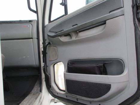 USED 2007 FREIGHTLINER COLUMBIA TANDEM AXLE DAYCAB TRUCK #13408