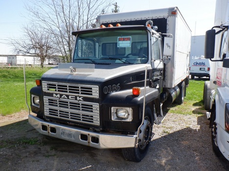 USED 1986 MACK CS250 BOX VAN TRUCK #13448