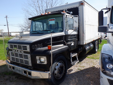 USED 1986 MACK CS250 BOX VAN TRUCK #13448