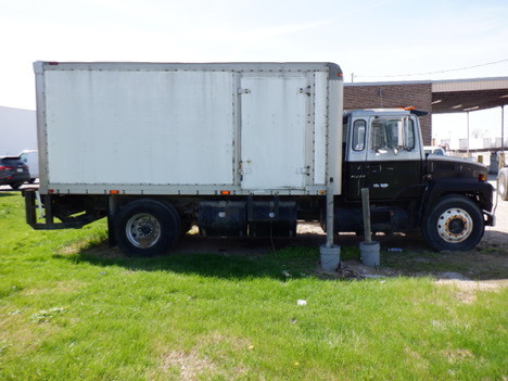 USED 1986 MACK CS250 BOX VAN TRUCK #13448