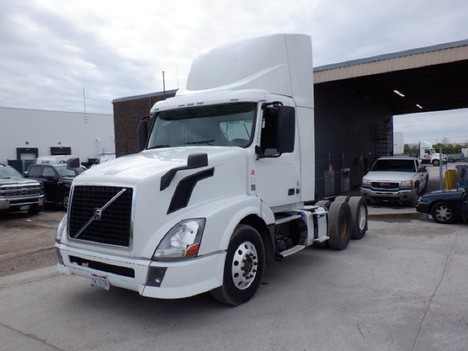 USED 2012 VOLVO VNL64T300 TANDEM AXLE DAYCAB TRUCK #13481