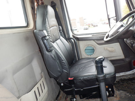 USED 2012 VOLVO VNL64T300 TANDEM AXLE DAYCAB TRUCK #13481