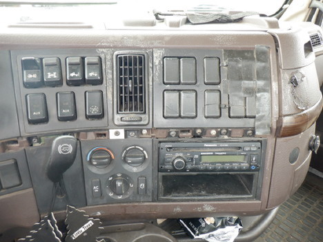 USED 2012 VOLVO VNL64T300 TANDEM AXLE DAYCAB TRUCK #13481