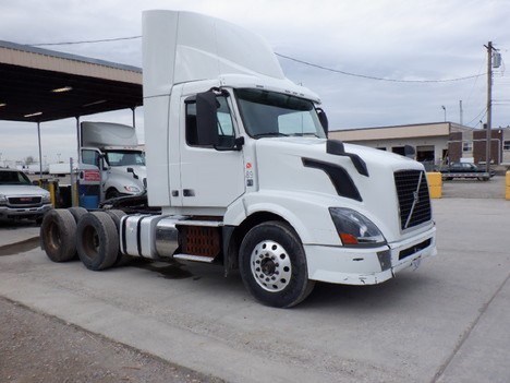 USED 2012 VOLVO VNL64T300 TANDEM AXLE DAYCAB TRUCK #13481