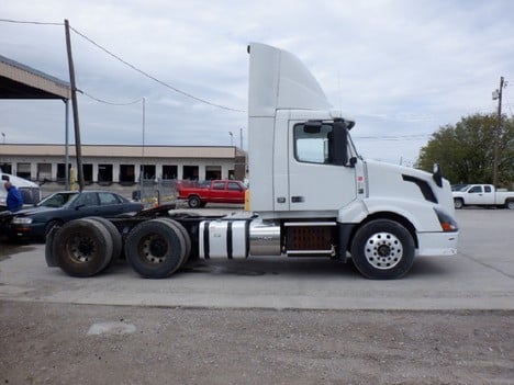 USED 2012 VOLVO VNL64T300 TANDEM AXLE DAYCAB TRUCK #13481