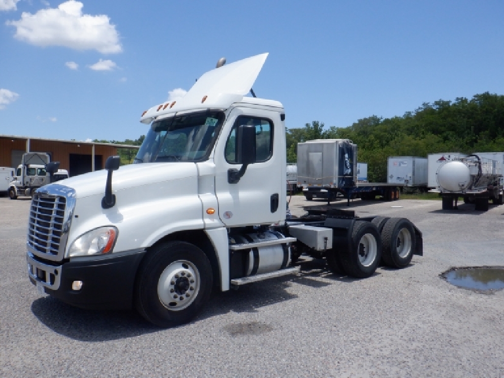 USED 2017 FREIGHTLINER CASCADIA TANDEM AXLE DAYCAB TRUCK #13540