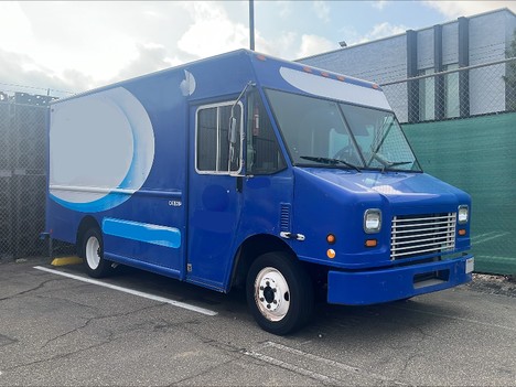 USED 2009 FREIGHTLINER MT45 STEP VAN TRUCK #14235